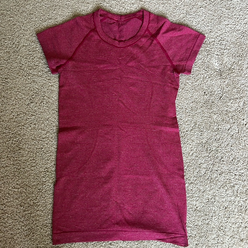 Lululemon swiftly tech short sleeve shirt size 4